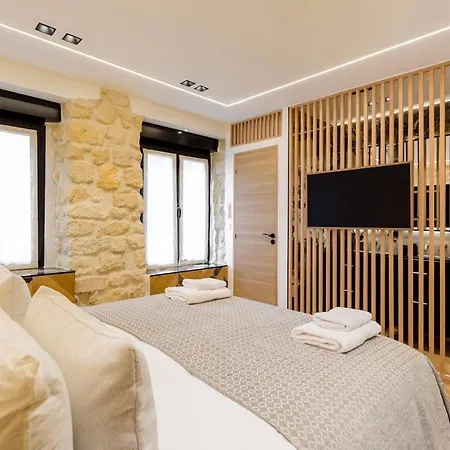 Appartamento B1 Beautiful, Luxury Near Eiffel Tower Sleeps Ac *