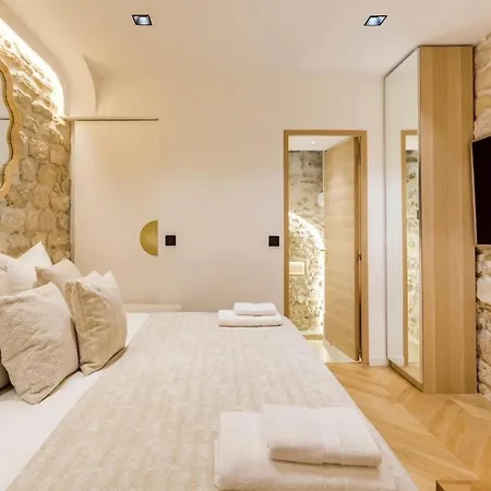 B1 Beautiful, Luxury Near Eiffel Tower Sleeps Ac