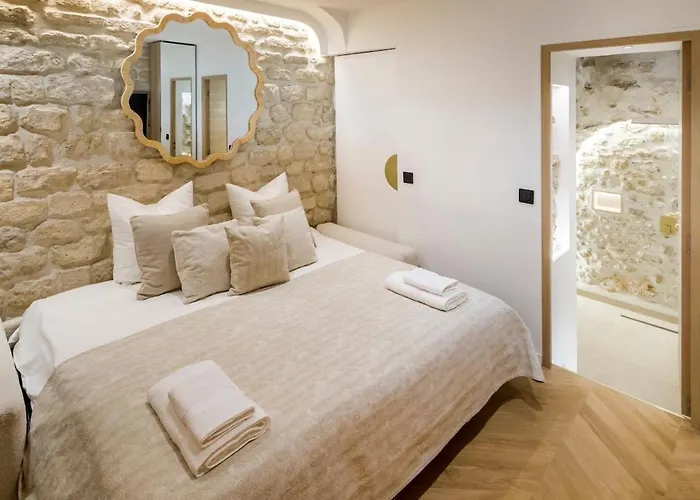 B1 Beautiful, Luxury Near Eiffel Tower Sleeps Ac