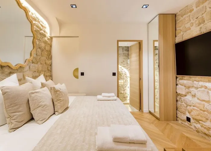 B1 Beautiful, Luxury Near Eiffel Tower Sleeps Ac